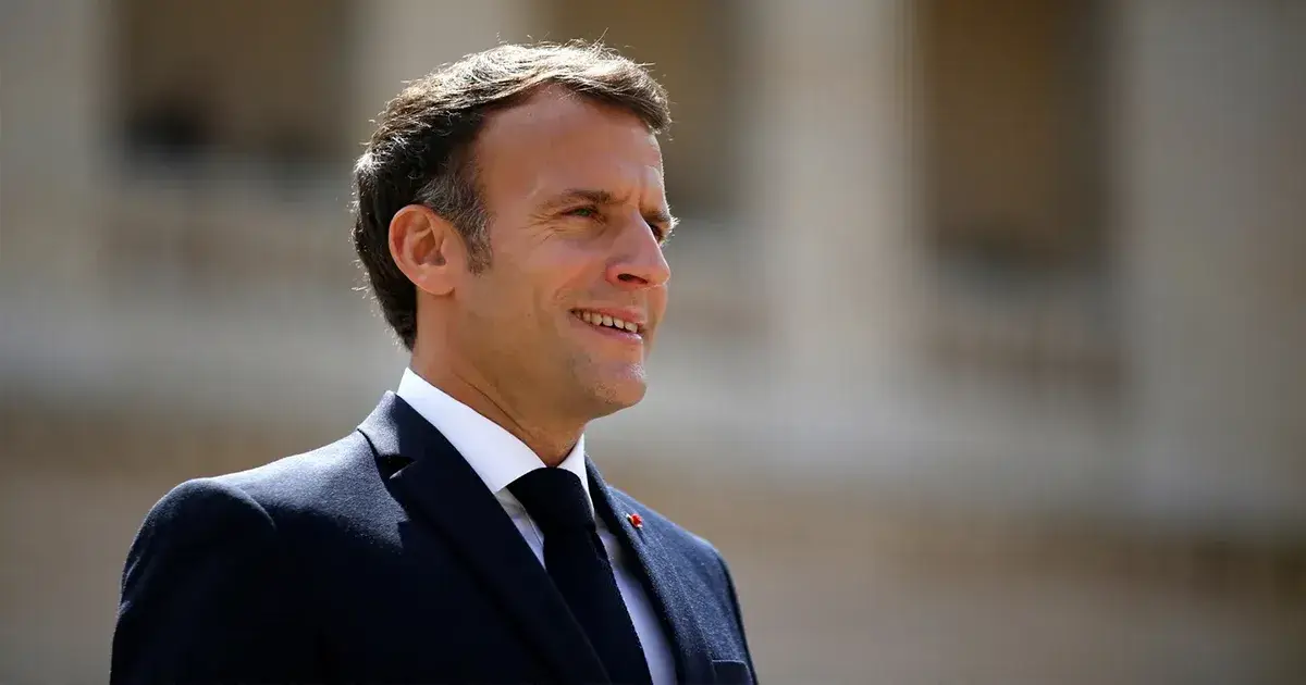 Photo portrait d'Emmanuel Macron.