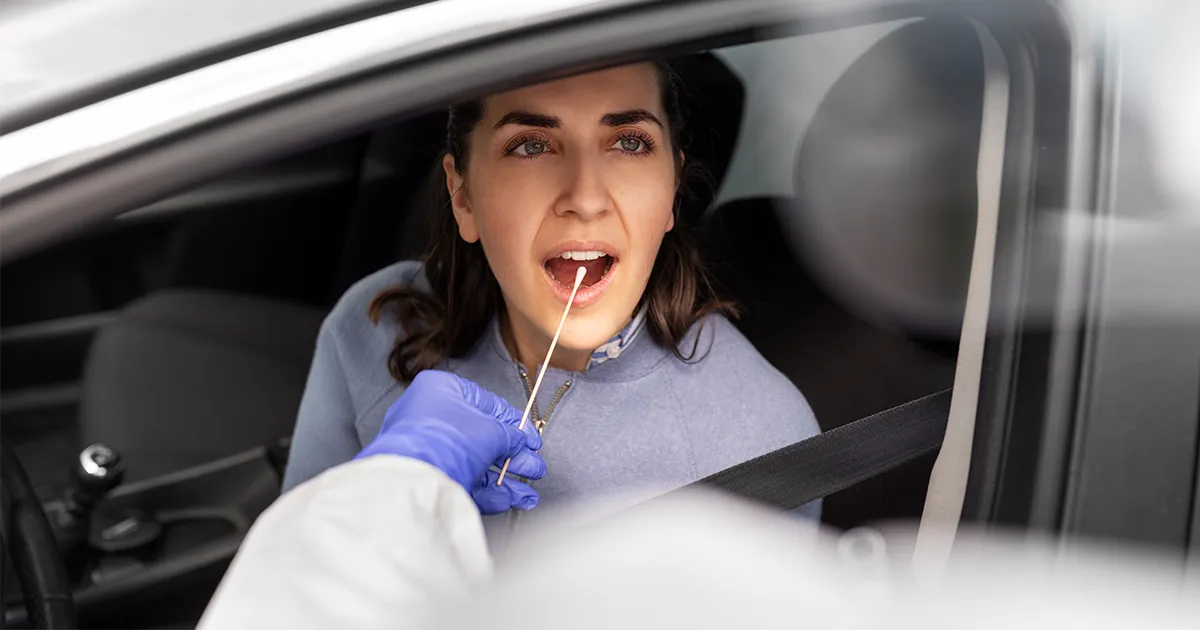 Dépistage au Test Salivaire THC d'une conductrice au volant de sa voiture.